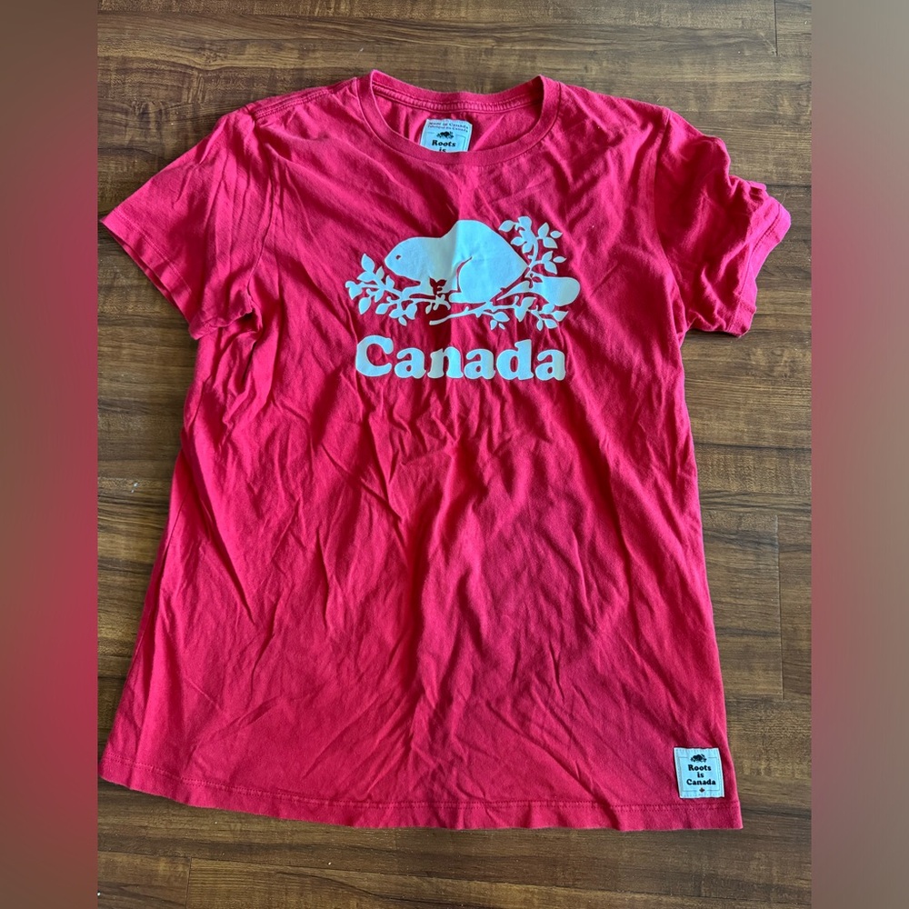 ROOTS Canada women’s L red top